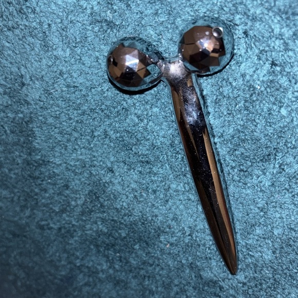 Silver 3D style Facial Roller - Picture 4 of 14